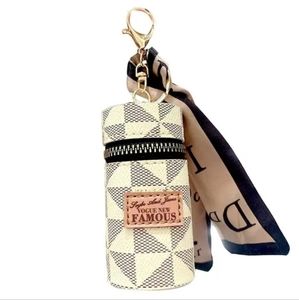 Vogue New Famous Cream and Black Concealer